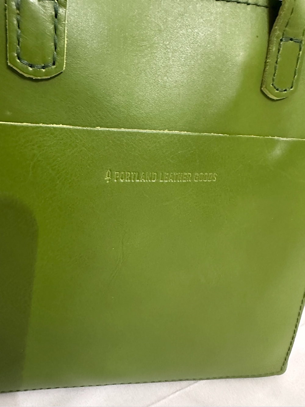 NEW Portland Leather Goods Mini Crossbody Leather Zip Top in Color Green Apple - Picture 3 of 12